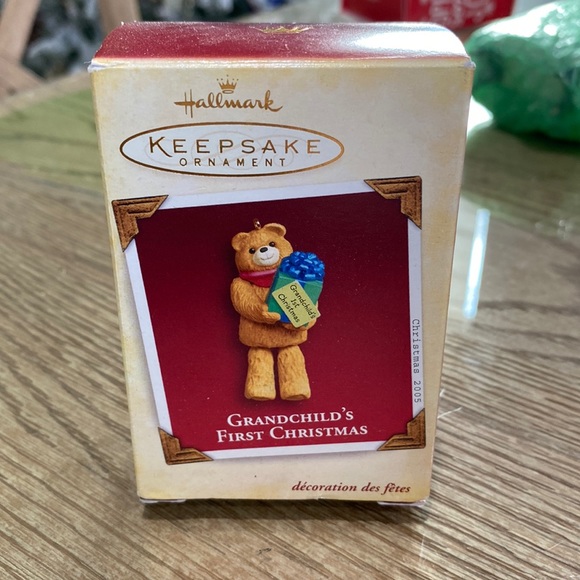 2005 Hallmark Keepsake Ornament Grandchild's First Christmas - Picture 1 of 4